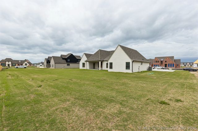 102 E 165th Street S, Glenpool, OK 74033