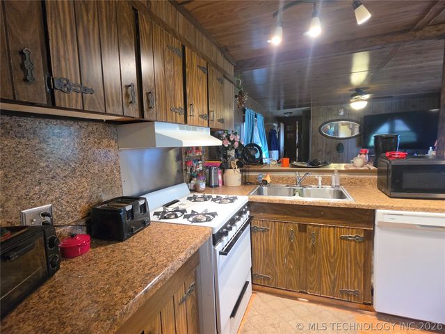 416335 Lagoon Drive, Checotah, OK 74426