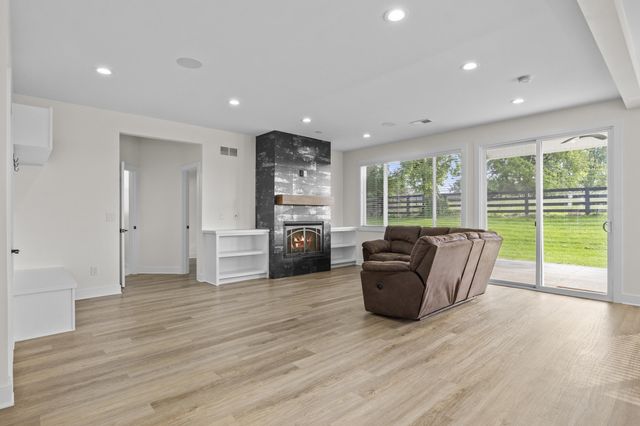 804 Shelburne Way, Nicholasville, KY 40356