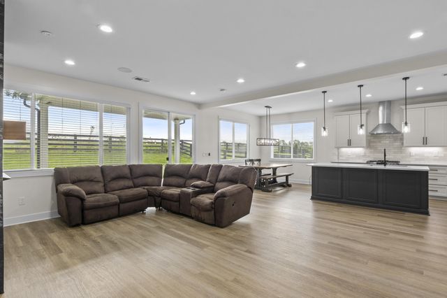 804 Shelburne Way, Nicholasville, KY 40356