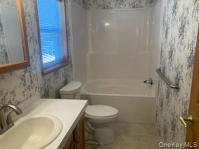 1661 Old Country Road 195, Riverhead, NY 11901