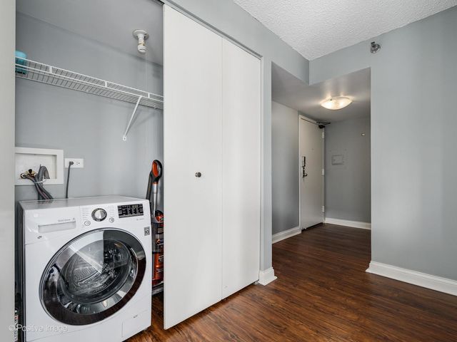 200 N Dearborn Street 3303, Chicago, IL 60601