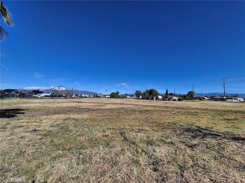 18490 Santa Ana, Bloomington, CA 92316
