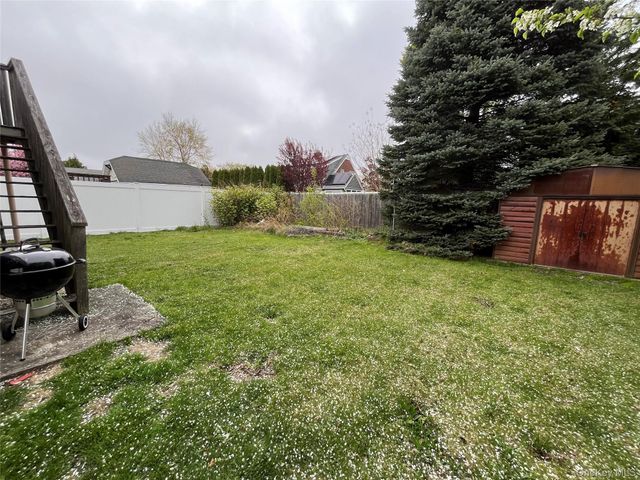 630 S Wellwood Avenue, Lindenhurst, NY 11757