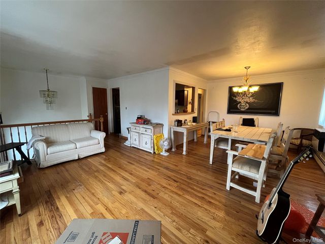 630 S Wellwood Avenue, Lindenhurst, NY 11757
