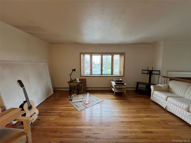 630 S Wellwood Avenue, Lindenhurst, NY 11757