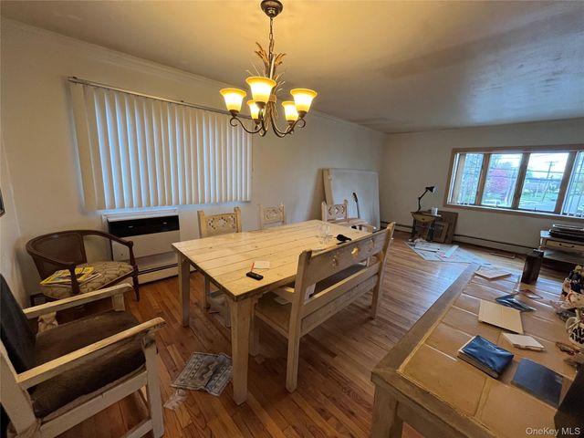 630 S Wellwood Avenue, Lindenhurst, NY 11757