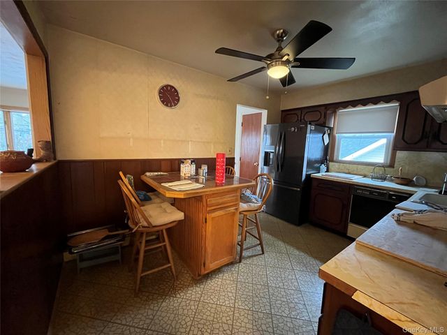 630 S Wellwood Avenue, Lindenhurst, NY 11757