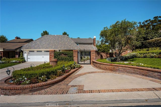 5603 E Crest De Ville, Orange, CA 92867