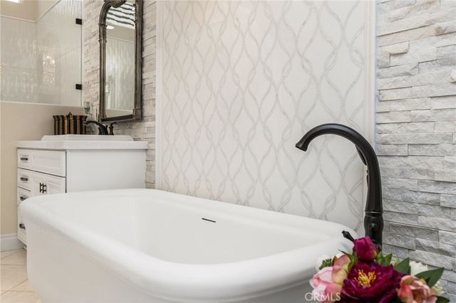 5603 E Crest De Ville, Orange, CA 92867