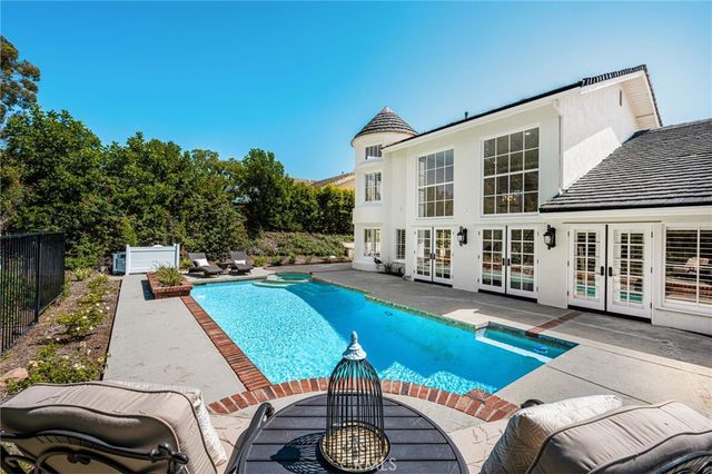 5603 E Crest De Ville, Orange, CA 92867