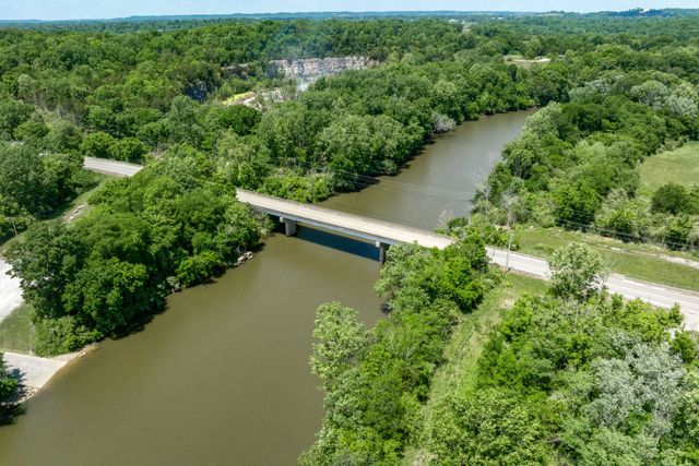 1412 Iron Bridge Rd, Columbia, TN 38401