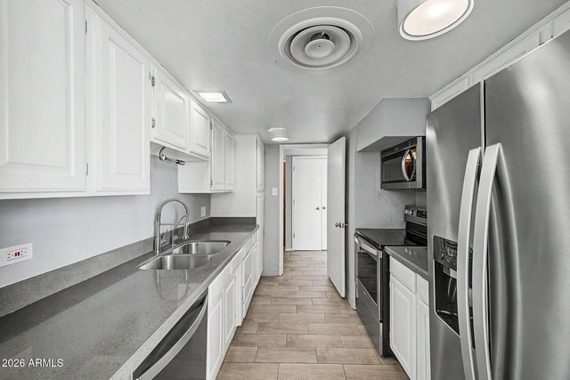 207 W CLARENDON Avenue B2, Phoenix, AZ 85013