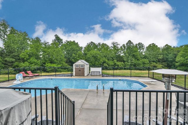 3127 Yorkshire Lane, Boonville, NC 27011
