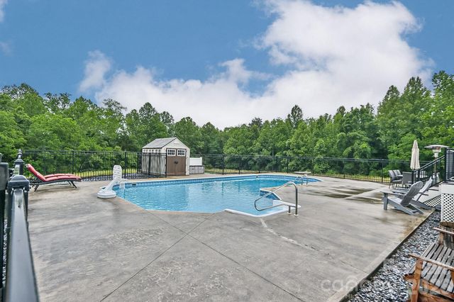 3127 Yorkshire Lane, Boonville, NC 27011