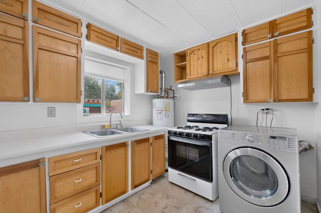 918 Hickox, Santa Fe, NM 87505