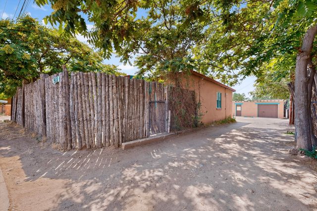918 Hickox, Santa Fe, NM 87505