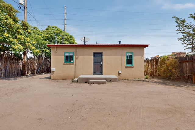 918 Hickox, Santa Fe, NM 87505