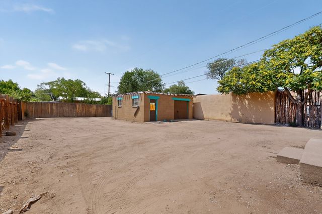 918 Hickox, Santa Fe, NM 87505