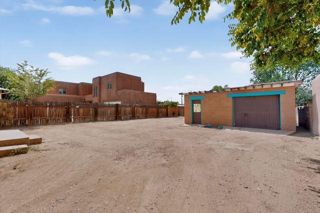 918 Hickox, Santa Fe, NM 87505