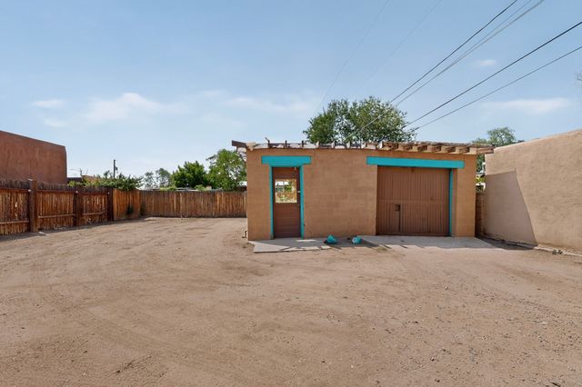 918 Hickox, Santa Fe, NM 87505