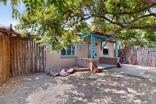918 Hickox, Santa Fe, NM 87505