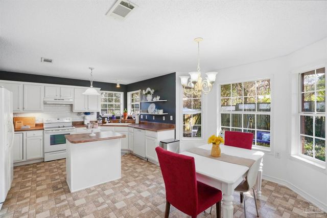 10108 Crest Ridge Dr, Pensacola, FL 32514