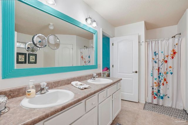 10108 Crest Ridge Dr, Pensacola, FL 32514