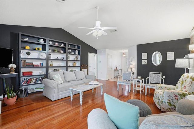 10108 Crest Ridge Dr, Pensacola, FL 32514