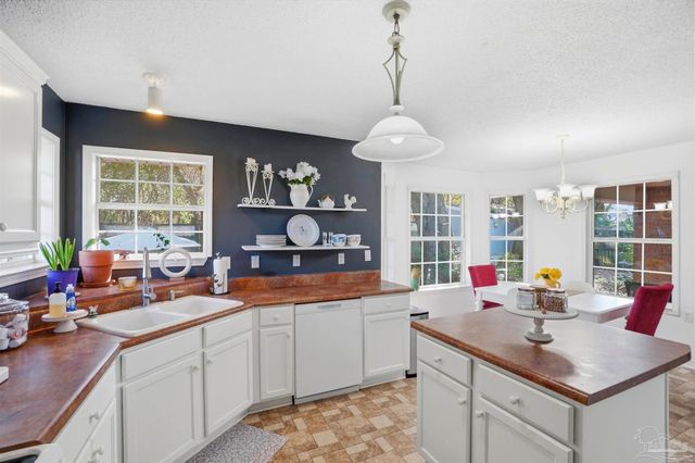 10108 Crest Ridge Dr, Pensacola, FL 32514