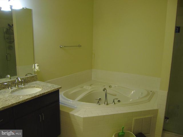 915 PACER CT, Cherry Hill, NJ 08002