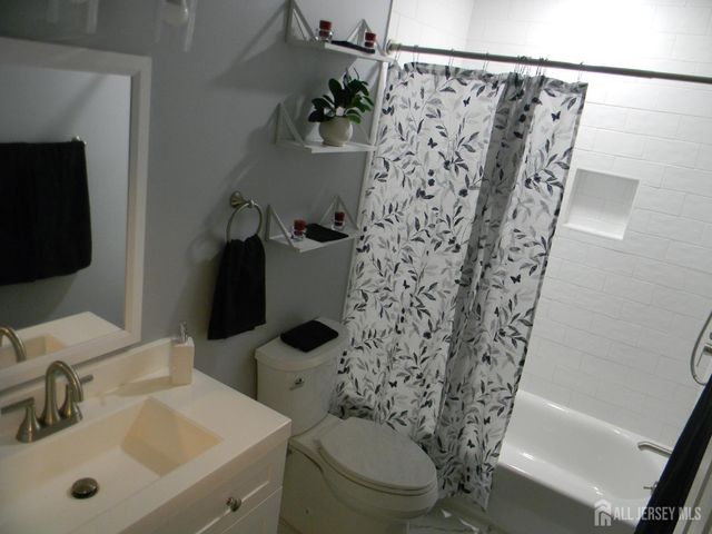 2706 Commons At Kingswood Drive, East Brunswick, NJ 08816