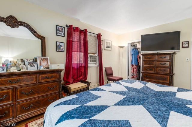 54 Bedford Ave, Teaneck Twp., NJ 07666