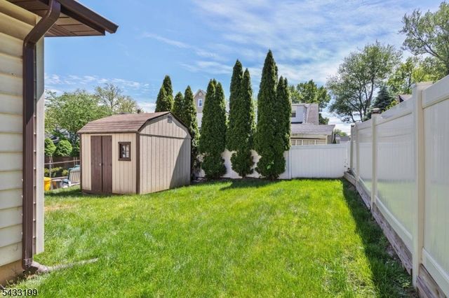 54 Bedford Ave, Teaneck Twp., NJ 07666