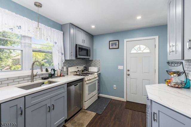54 Bedford Ave, Teaneck Twp., NJ 07666
