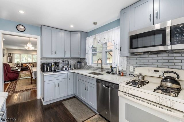 54 Bedford Ave, Teaneck Twp., NJ 07666