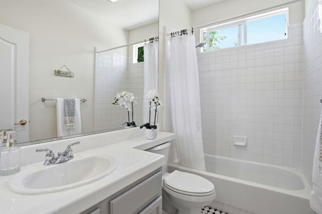 848 Morningside Dr, Folsom, CA 95630