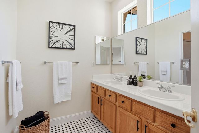 848 Morningside Dr, Folsom, CA 95630