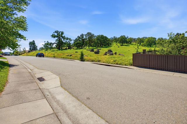 848 Morningside Dr, Folsom, CA 95630