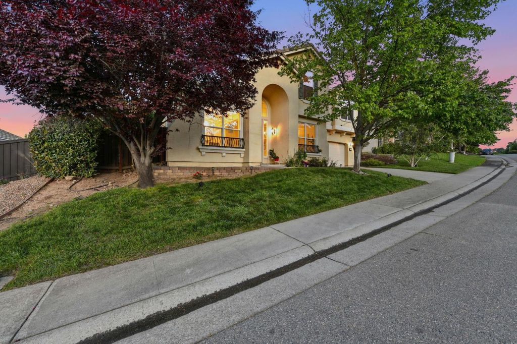 848 Morningside Dr, Folsom, CA 95630
