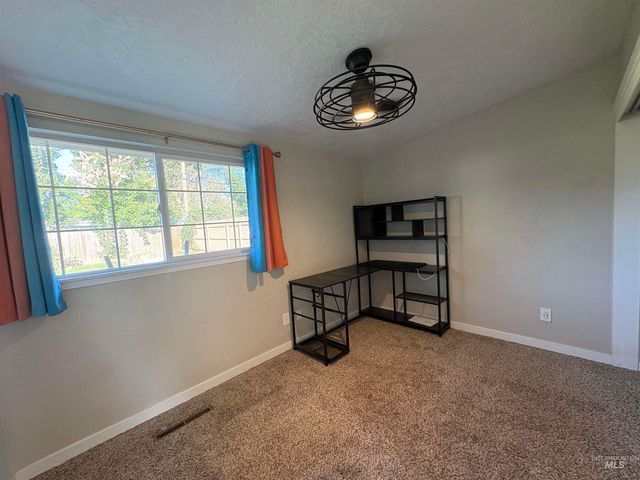 1521 N Plateau Ave, Caldwell, ID 83605