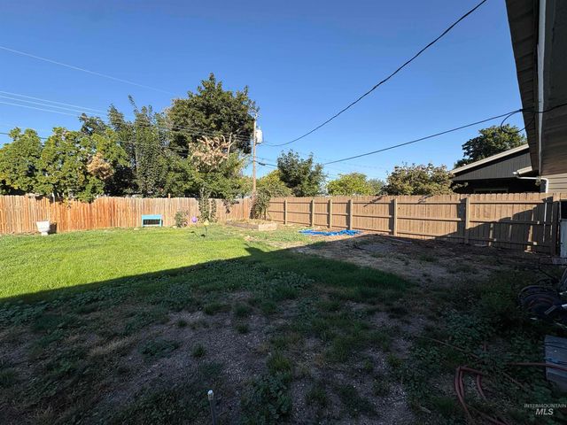 1521 N Plateau Ave, Caldwell, ID 83605