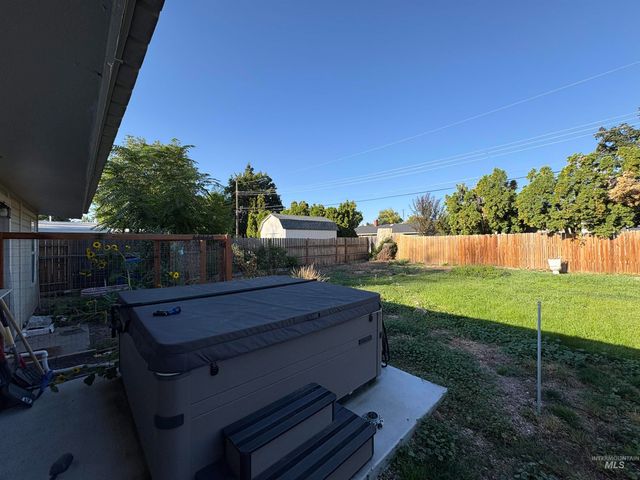 1521 N Plateau Ave, Caldwell, ID 83605