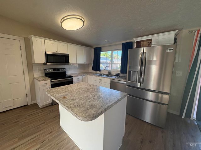 1521 N Plateau Ave, Caldwell, ID 83605