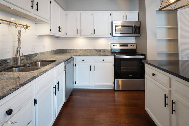 4985 Searls Drive NW, North Canton, OH 44720