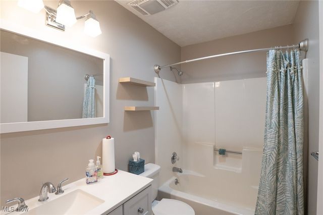 4985 Searls Drive NW, North Canton, OH 44720