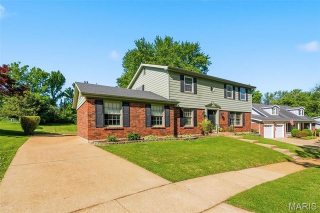 10246 Gregory Court, St Louis, MO 63128