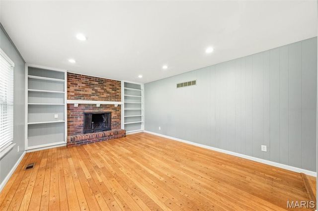 10246 Gregory Court, St Louis, MO 63128