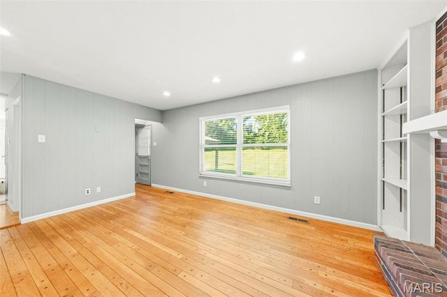 10246 Gregory Court, St Louis, MO 63128