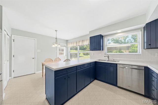 10246 Gregory Court, St Louis, MO 63128